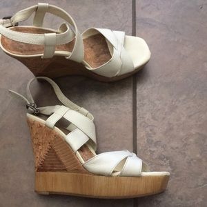 Gianni Bini ivory leather shoes 7.5 platform